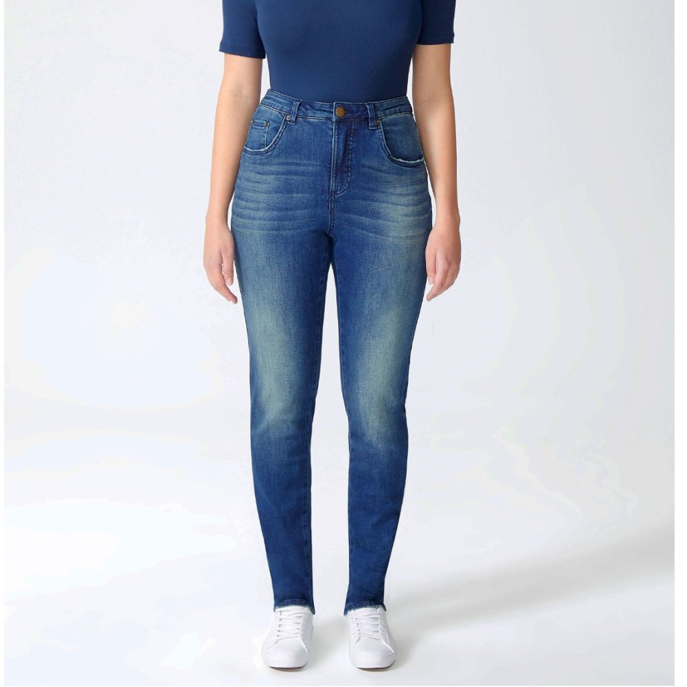 Universal Standard Logan High Rise 5 Pocket Vintage Jeans - Distressed Blue